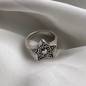 Men’s star Y2K ring